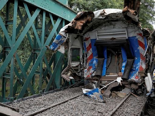 阿根廷火車疑調度失誤相撞！造成車廂漏油後爆炸 釀90傷