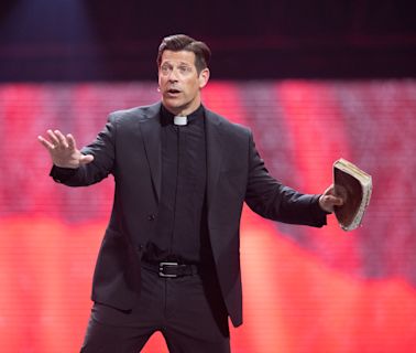 Father Mike Schmitz preaches repentance at Eucharistic Congress