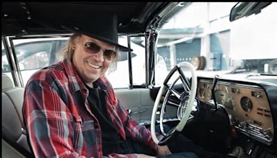 Los auténticos “caballos locos” de Neil Young forman parte de su deslumbrante colección de coches clásicos