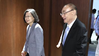 馮世寬新書發表會 前美國防部官員贈「大鵬保台」