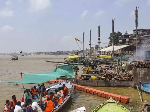 Cremation, Ganga aarti spots shifted in Varanasi as swollen Ganga river inundates lower steps