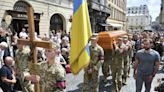 Miles asisten al funeral de la exdiputada ucraniana Irina Farion