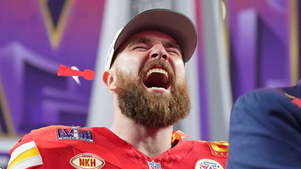 Travis Kelce brought back his magnificent mustache for the start of Chiefs training camp