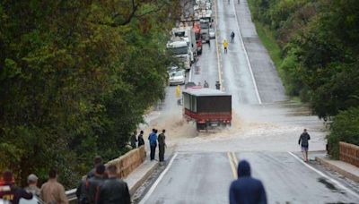 Alagamentos e chuvas impactam o transporte de cargas no Rio Grande do Sul