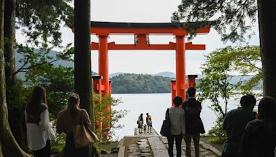 Japan Hotel Prices Near 30-Year High as Weak Yen Lures Record Tourists