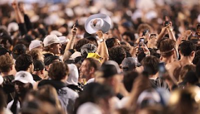 Deion Sanders apologizes after Baylor-Colorado ends with premature field storm