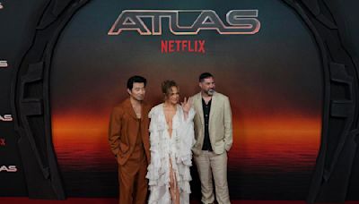 Brad Peyton y Jennifer López enfrentan retos únicos en la producción de “Atlas”, de Netflix