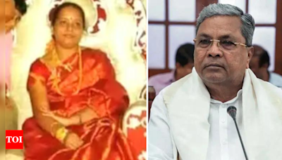 Karnataka CM Siddaramaiah's wife Parvathi offers to surrender 14 plots amid money laundering probe | India News - Times of India