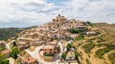 El pueblo medieval de Navarra que es uno de los más bonitos de España: una iglesia-fortaleza a más de 800 metros de altura