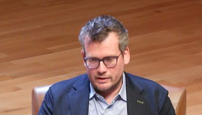 'Overwhelmed,' 'despair': Why author John Green is taking a break from social media