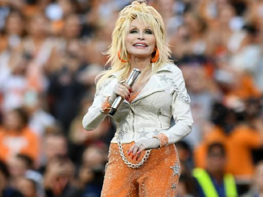 Dolly Parton’s Diet Plan: What the Country Singer Eats to Stay in Shape