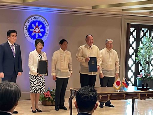 Philippines, Japan sign military access pact