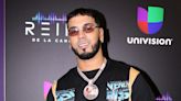 Anuel AA cubrió los tatuajes de los nombres de sus ex novias - La Opinión