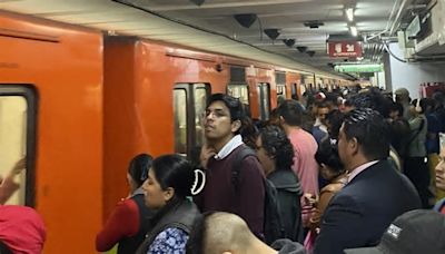 Caos en la Línea 8 del Metro: Desalojan a usuarios en Aculco por tren descompuesto