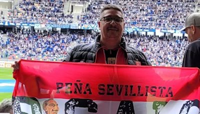 La locura por Bilardo de un peñista argentino del Sevilla: más de 1.000 kilómetros para ver a Estudiantes