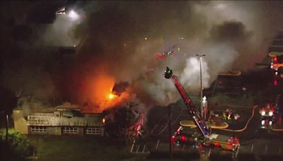 Crews battle massive fire at Tampa restaurant