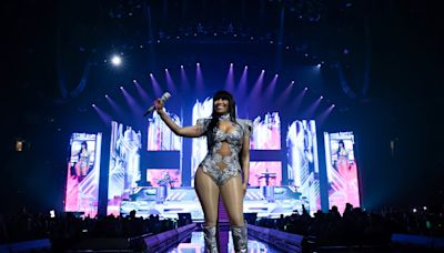 Nicki Minaj Threatens to Fire Tour DJ if He Signs Any Fans Chests … Again