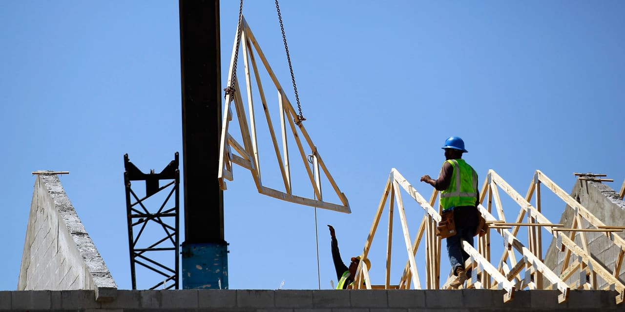 Lennar and D.R. Horton Stocks Get Downgrades. Rate Cuts Might Not Help Home Builders.