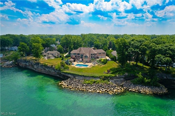 New Detroit Pistons coach J.B. Bickerstaff puts lakefront Ohio mansion up for sale