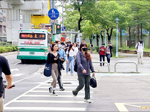 捷運環狀線接駁車 遭投訴班次不穩