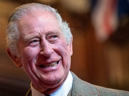 La inesperadas reacciones de la prensa británica al comunicado urgente de Carlos III