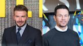 David Beckham denuncia a Mark Wahlberg por sus gimnasios: se siente “engañado”