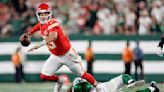 Mahomes y los Chiefs resisten para vencer 23-20 a los Jets, con Rodgers y Swift observando