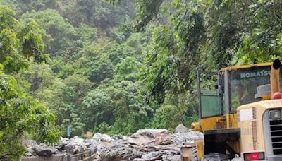 強震後又遇強降雨 花蓮秀林鄉和平村、大天祥地區23日停班停課