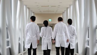 南韓醫生工潮︱韓政府首讓步 允減少擴招醫科生
