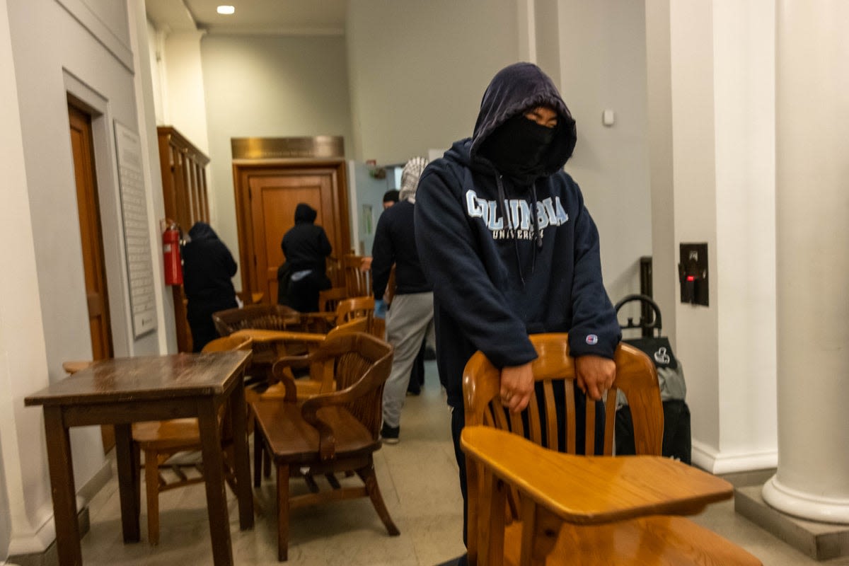 Columbia will have ‘blood on its hands’ if police bring weapons to campus, say students: Live