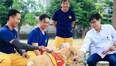 「國際搜救犬日」慰勉搜救犬隊 陳其邁：狗狗是救難幕後功臣 | 蕃新聞