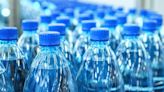 Las botellas de plástico cambian para siempre desde julio: así es la normativa impuesta por la UE