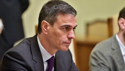 El presidente del gobierno español, Pedro Sánchez, anuncia que no dimitirá tras las acusaciones contra su esposa