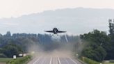 瑞士演練臨時作戰能力 F/A-18戰機於高速公路完成起降 - 自由軍武頻道