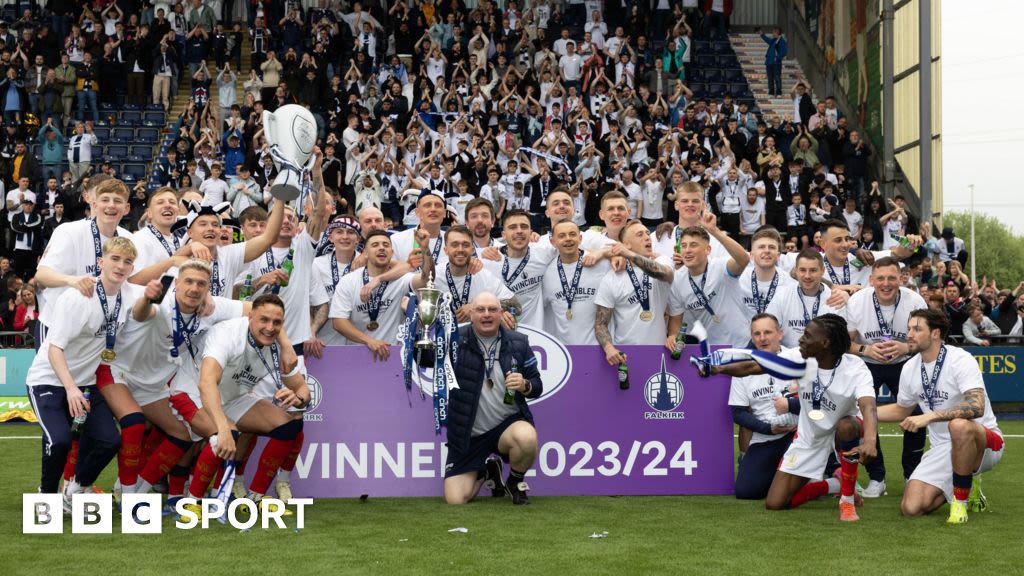 Falkirk's unbeaten season 'top' of McGlynn's career