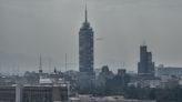 La Torre Latinoamericana sigue flotando sobre las calles de México