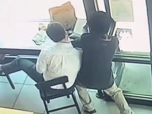 Jiu-jitsu purple belt eating lunch at Taco Bell takes down thief