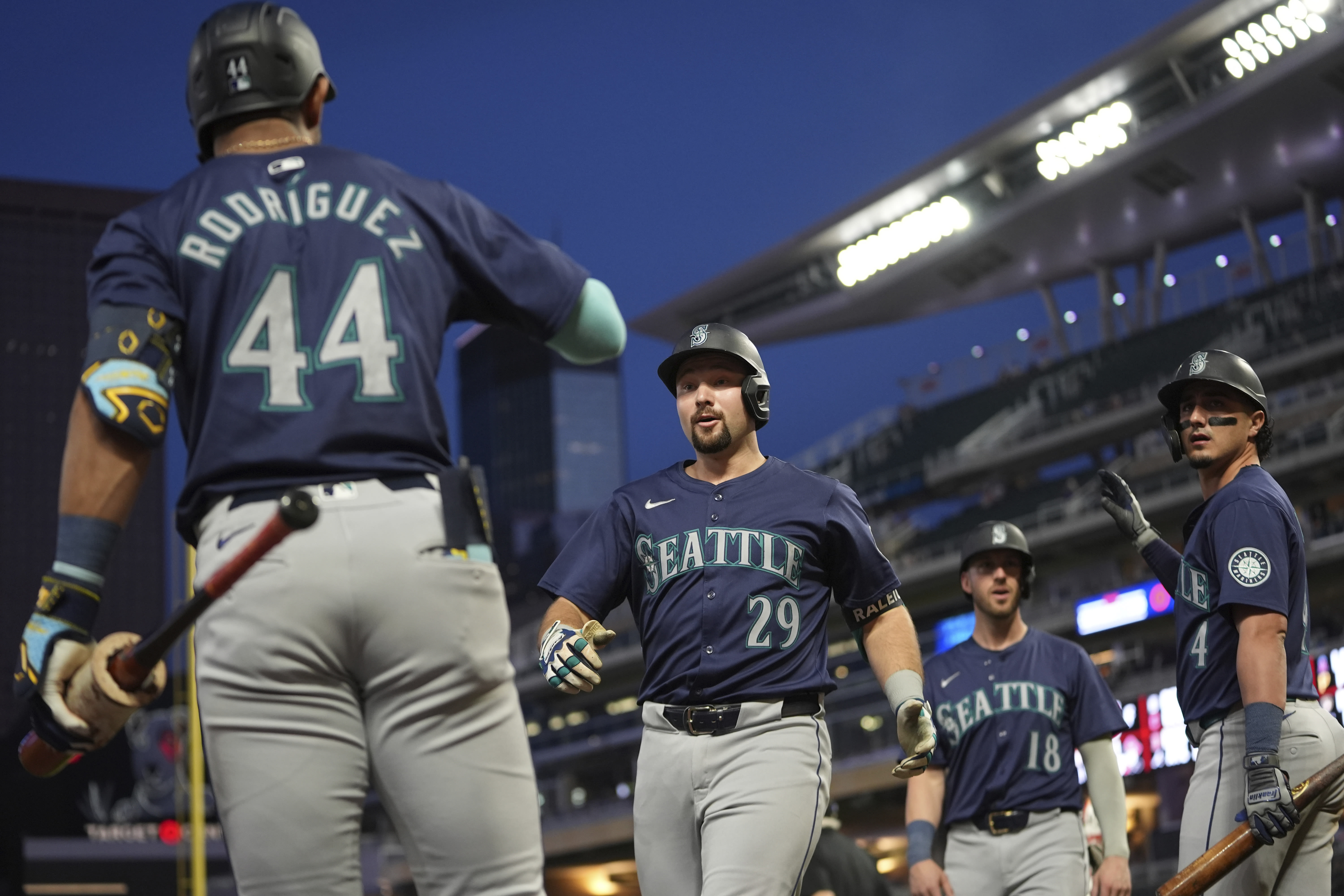 Rojas and France help the Mariners knock off the Twins 10-6