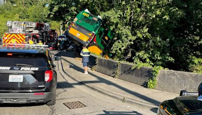 Eight injured after bus crashes into Renton ravine