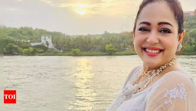 Aparajita Adhya reminisces about her beach vacation; Shares photos from her Goa trip - Times of India