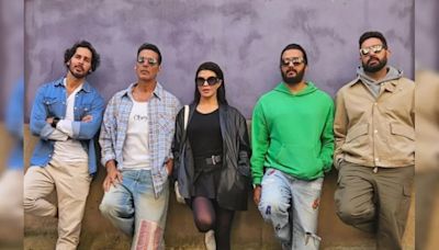 Akshay Kumar, Abhishek Bachchan, Jacqueline Fernandez In A BTS From Housefull 5