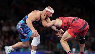 Ohio State great Kyle Snyder falls to Iran's Amarali Azarpiar in bronze-medal match