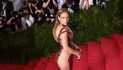 Del primero al último: los 14 looks de Jennifer Lopez en la Met Gala