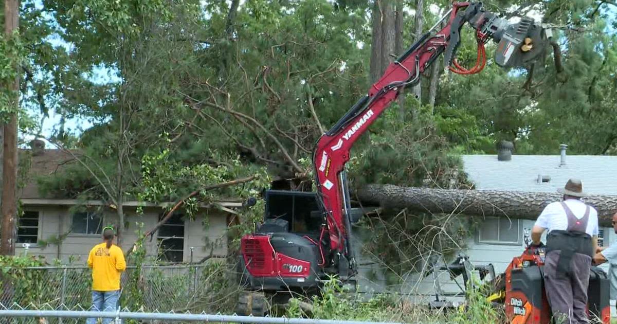 Shreveport volunteers help storm cleanup in Haughton