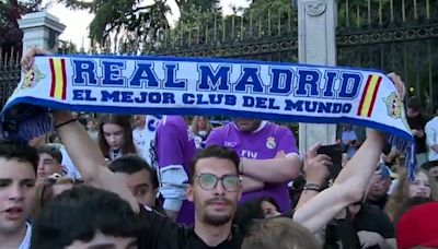 Euforia merengue en Cibeles para celebrar la Liga número 36 - ELMUNDOTV