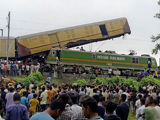 Impactante choque de trenes en India: al menos ocho muertos y decenas de heridos