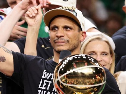 WATCH: Joe Mazzulla Jumps Off The Duck Boat Roof To Celebrate Wildly with Celtics Fans, Despite The Meniscus Injury