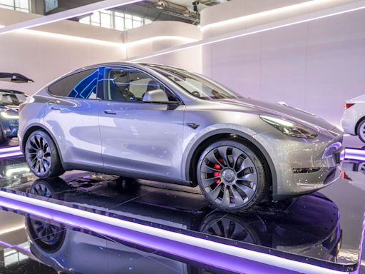 New Longer-Range Tesla Model Y Keeps Competitive Price And Lease