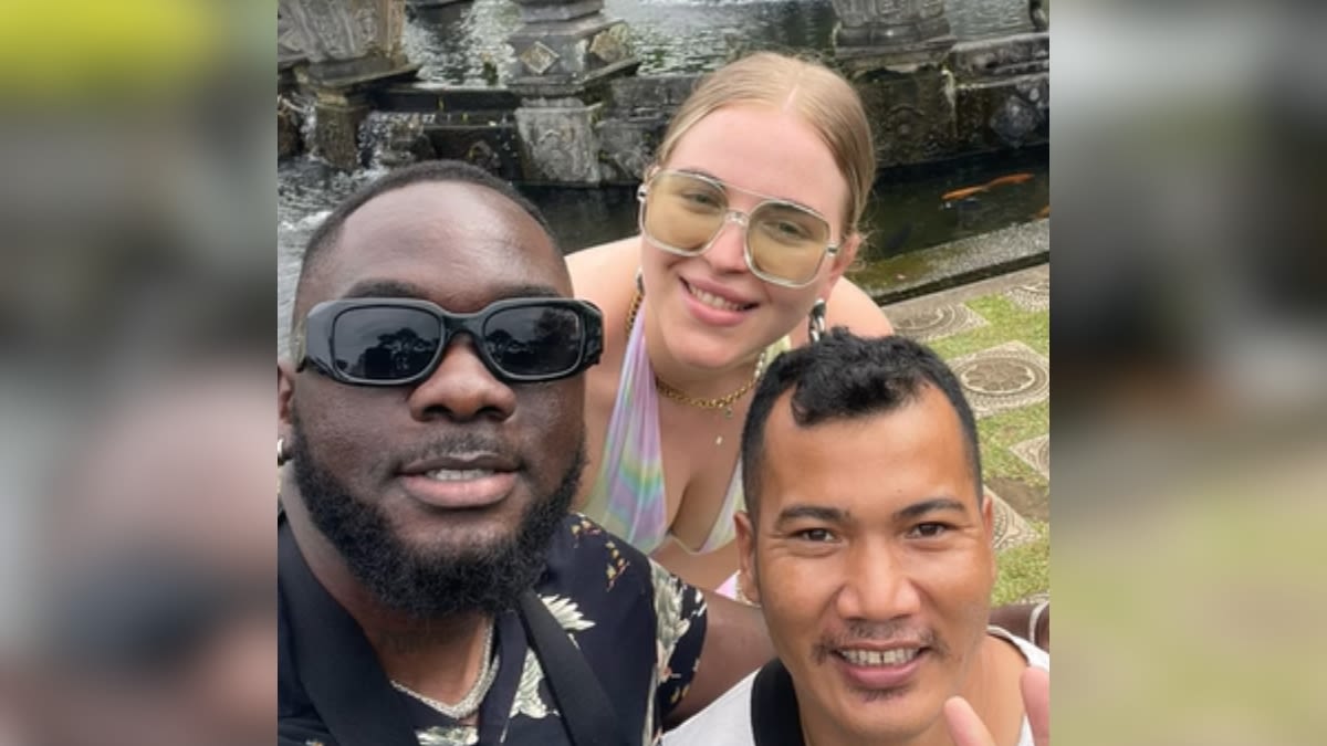 Tourists Bring Driver With Them On Adventures In Bali & It's Too Wholesome