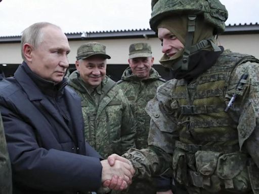 Why are Moscow residents being offered $22,000 to fight Russia's war in Ukraine?